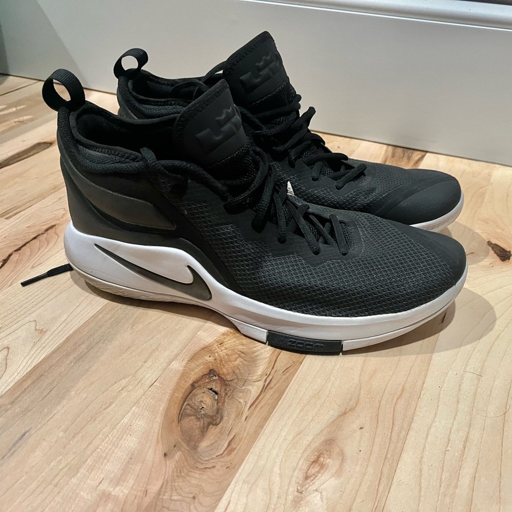 Lebron witness 2 li